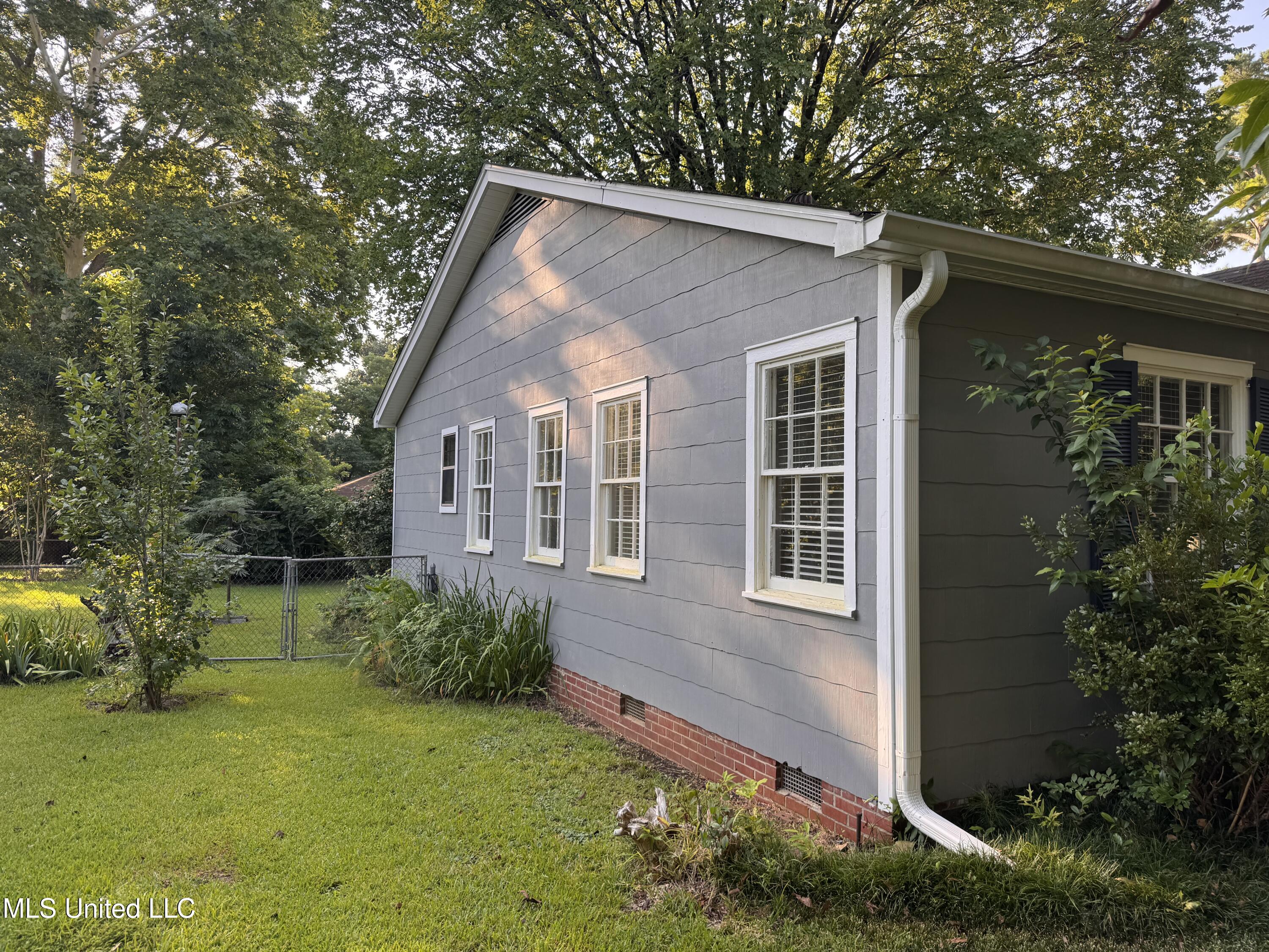 1804 Wheeler Drive Natchez, MS 39120 - Photo 2 of 20 IMG_4589