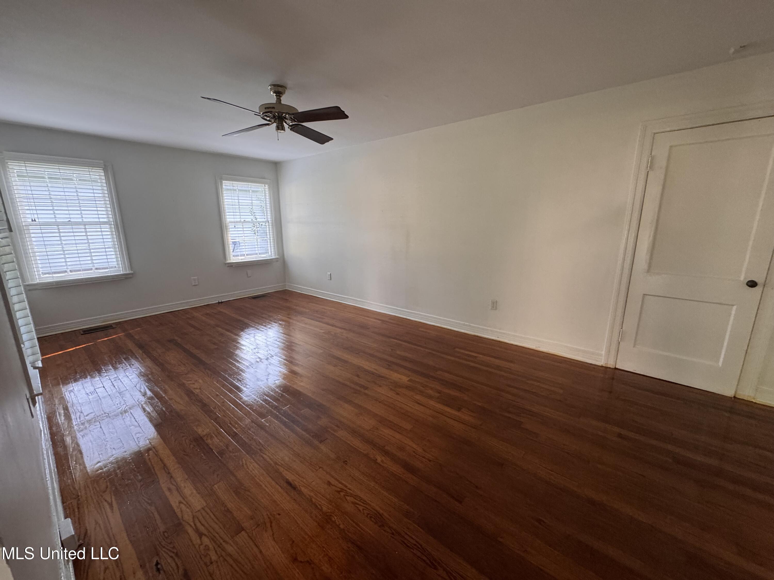 1804 Wheeler Drive Natchez, MS 39120 - Photo 3 of 20 IMG_4593