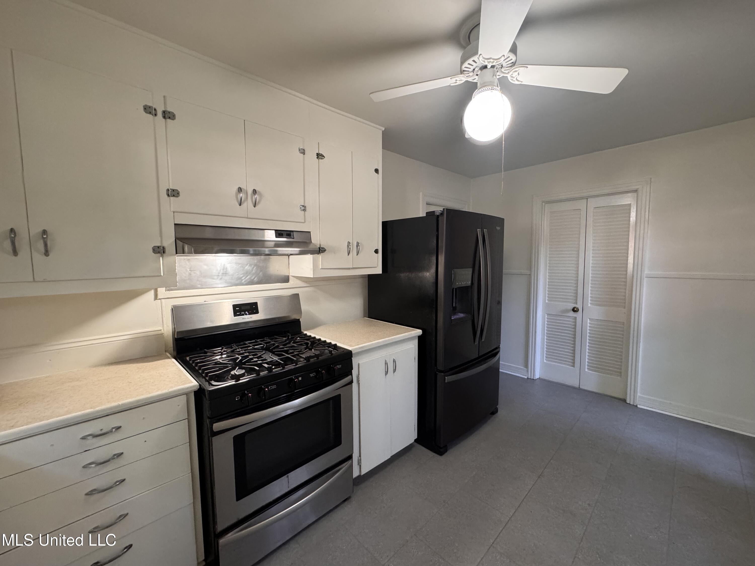 1804 Wheeler Drive Natchez, MS 39120 - Photo 5 of 20 IMG_4623