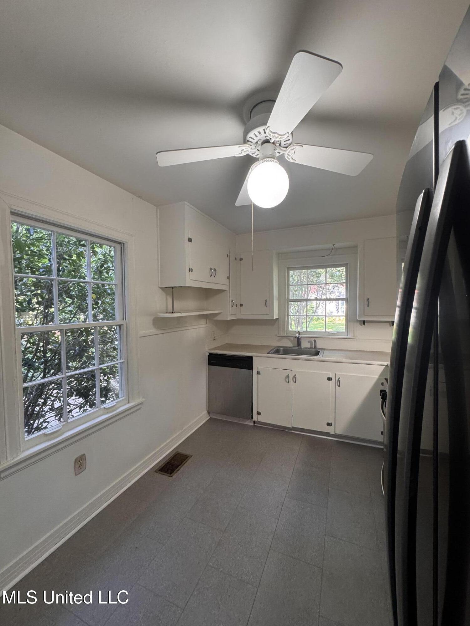 1804 Wheeler Drive Natchez, MS 39120 - Photo 6 of 20 IMG_4625