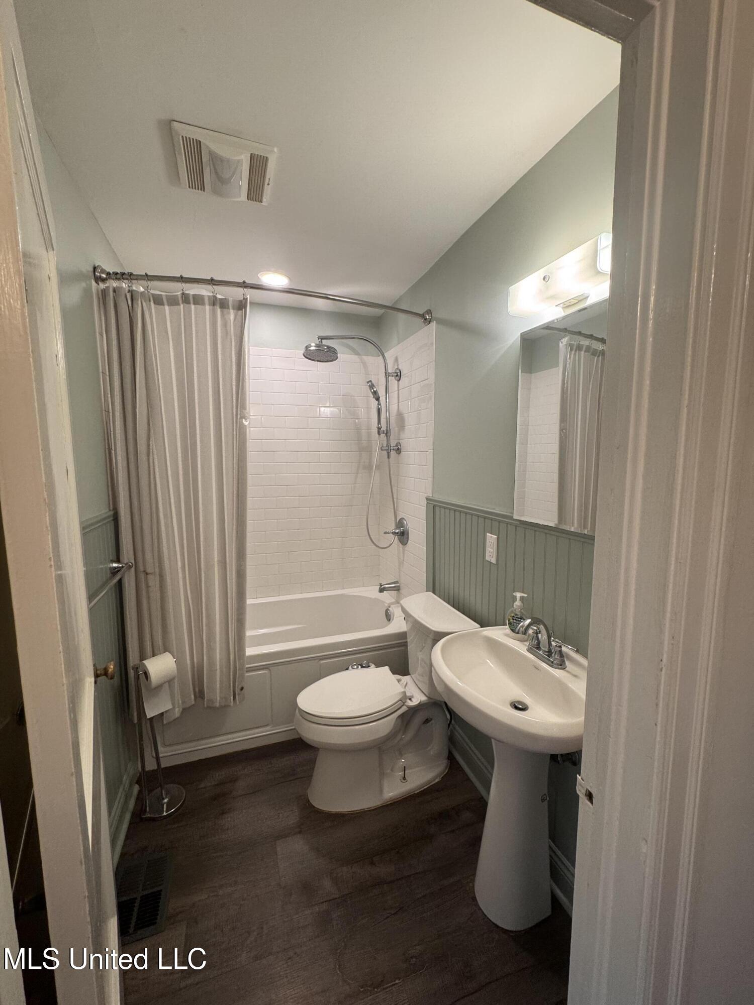 1804 Wheeler Drive Natchez, MS 39120 - Photo 10 of 20 IMG_4598