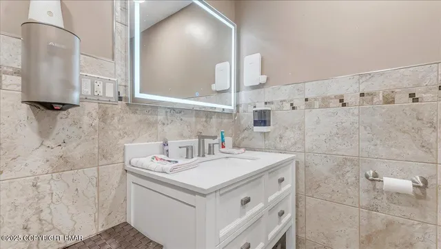 $385,000 | 259 Tanite Road, Stroudsburg, PA 18360