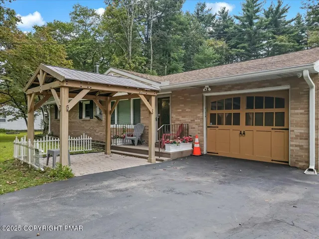 $385,000 | 259 Tanite Road, Stroudsburg, PA 18360