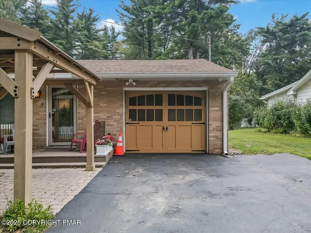 $385,000 | 259 Tanite Road, Stroudsburg, PA 18360