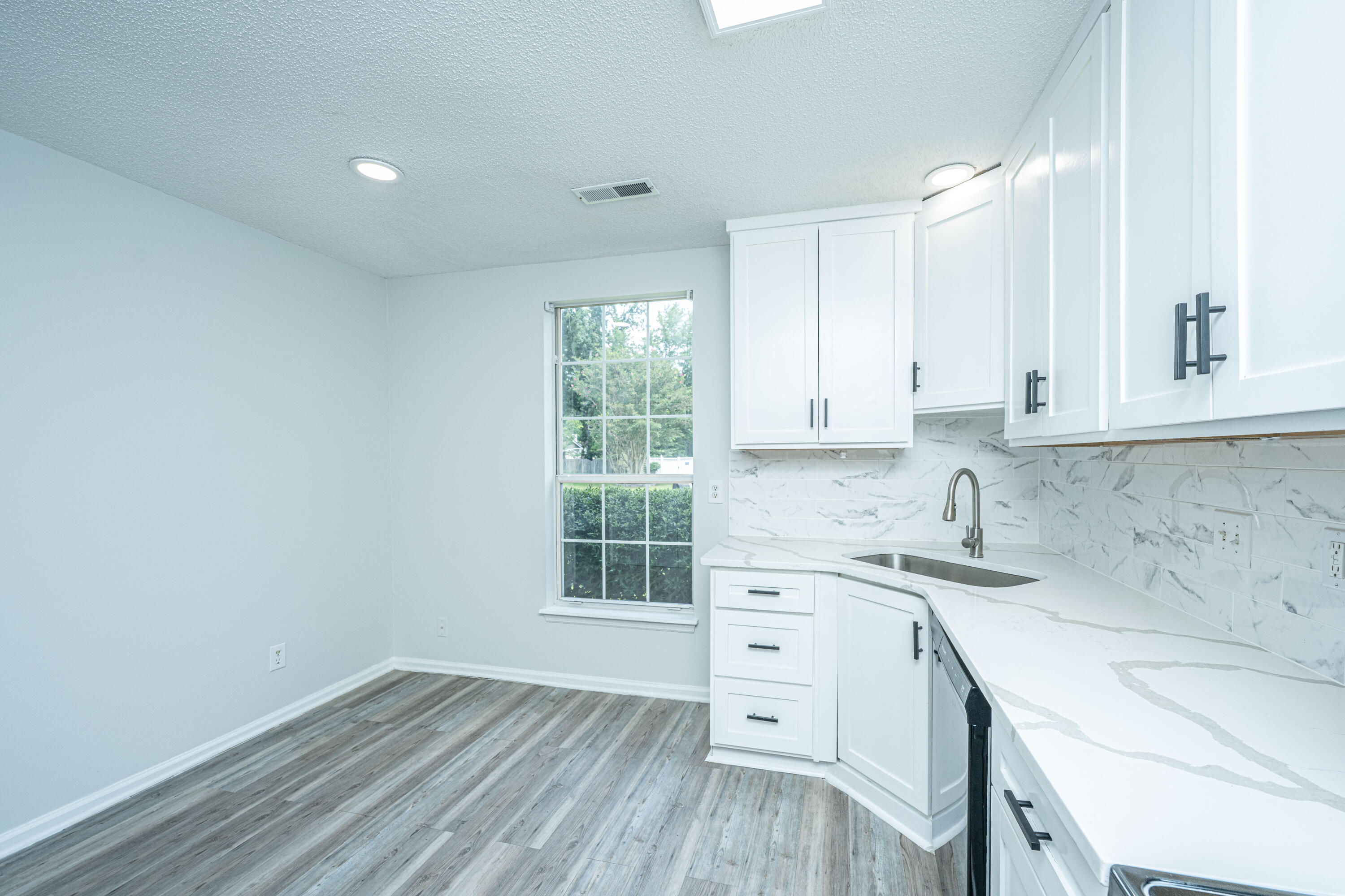 112 Jarett Road Summerville, SC 29485 - Photo 12 of 43 112JarettRd013