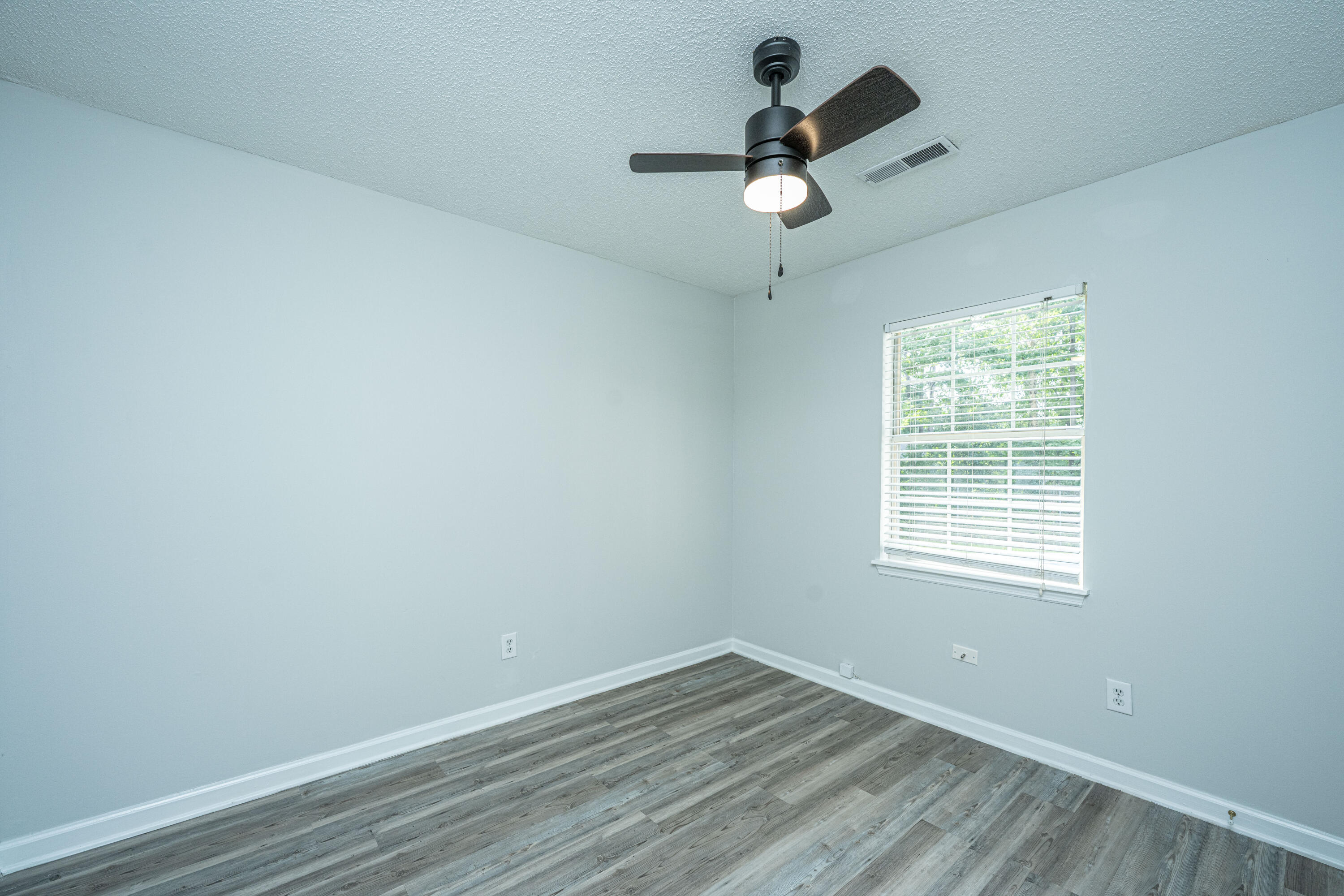 112 Jarett Road Summerville, SC 29485 - Photo 28 of 43 112JarettRd031