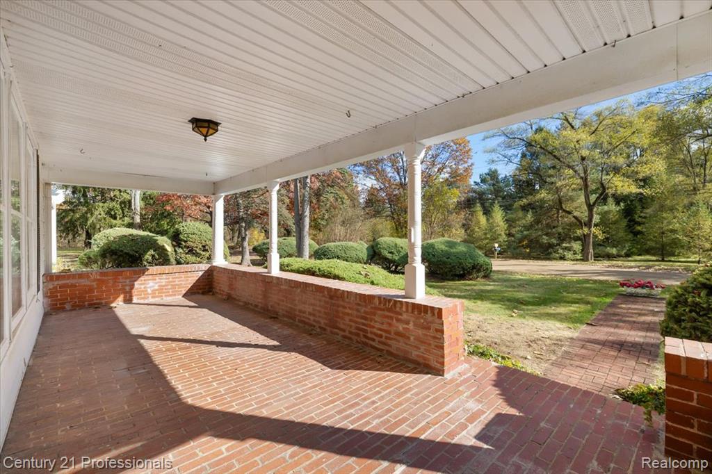 8051 Bridge Lake Road Clarkston, MI 48348 - Photo 4 of 25 Gallery Image 4