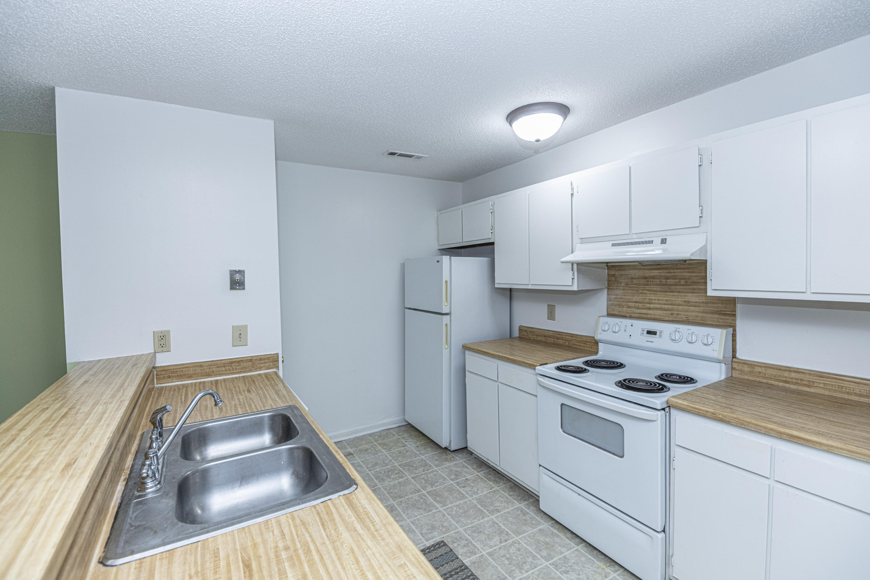 721 Temple Road, Unit B Ladson, SC 29456 - Photo 10 of 35 DSC_2493