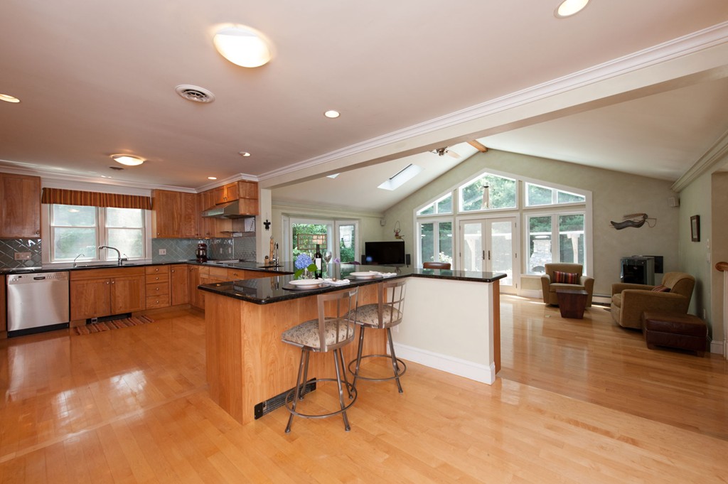 8 Sioux Drive Canton, MA 02021 - Photo 3 of 27 Gallery Image 3