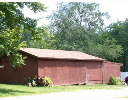 362 Hebron Road Imperial, PA 15126 - Photo 2 of 7 Parking Lot/Garage.