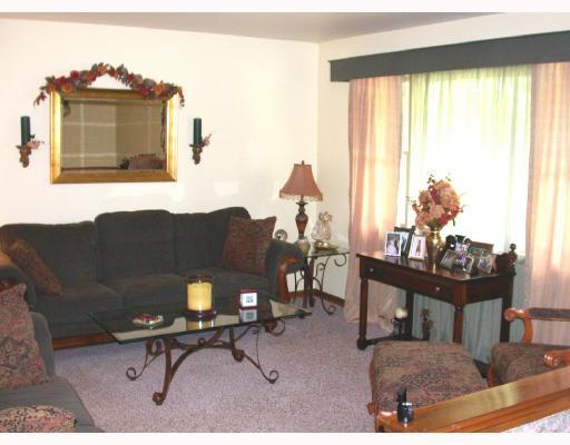 362 Hebron Road Imperial, PA 15126 - Photo 3 of 7 Living Room.