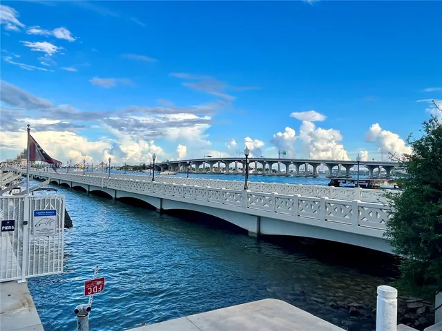 $2,650 | 555 Northeast 15th Street, Unit 15G, Miami, FL 33132