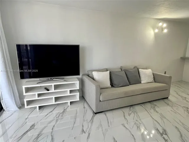 $2,650 | 555 Northeast 15th Street, Unit 15G, Miami, FL 33132