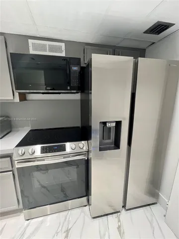 $2,650 | 555 Northeast 15th Street, Unit 15G, Miami, FL 33132