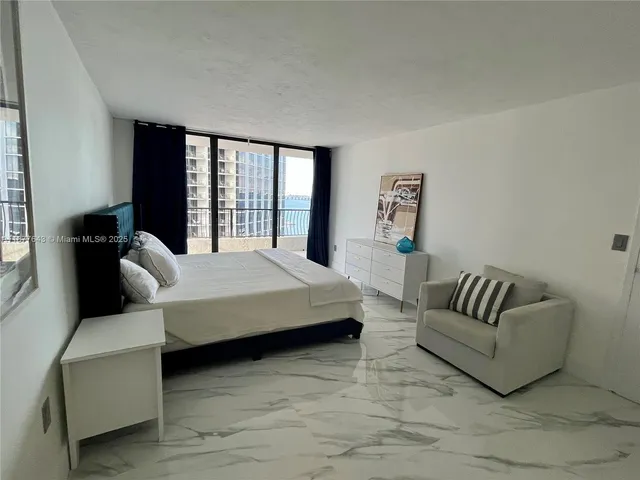 $2,650 | 555 Northeast 15th Street, Unit 15G, Miami, FL 33132