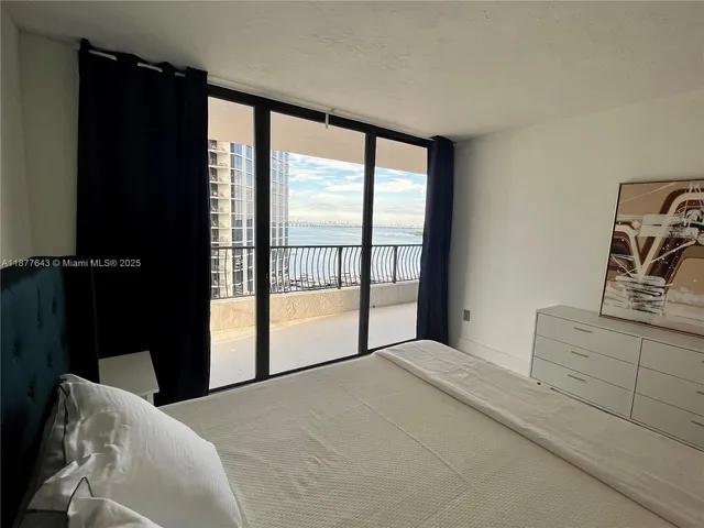 $2,650 | 555 Northeast 15th Street, Unit 15G, Miami, FL 33132