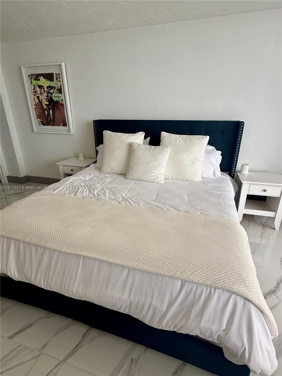 555 Northeast 15th Street, Unit 15G Miami, FL 33132 - Photo 55 of 61 a bedroom with bed and painting on the wall