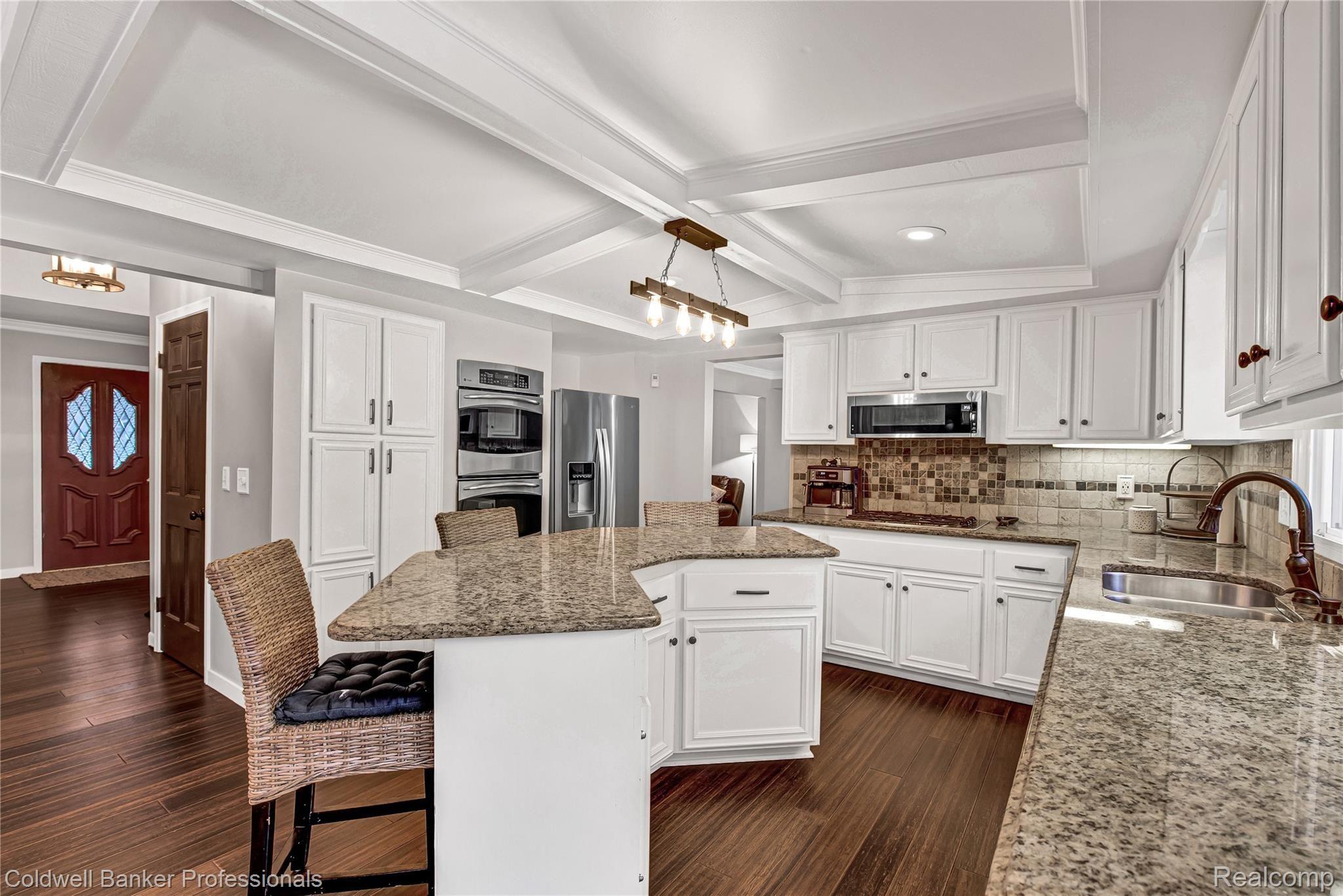 433 Lake Forest Road Rochester, MI 48309 - Photo 6 of 38 433 Lake Forest Rochester Hills7969.jpg