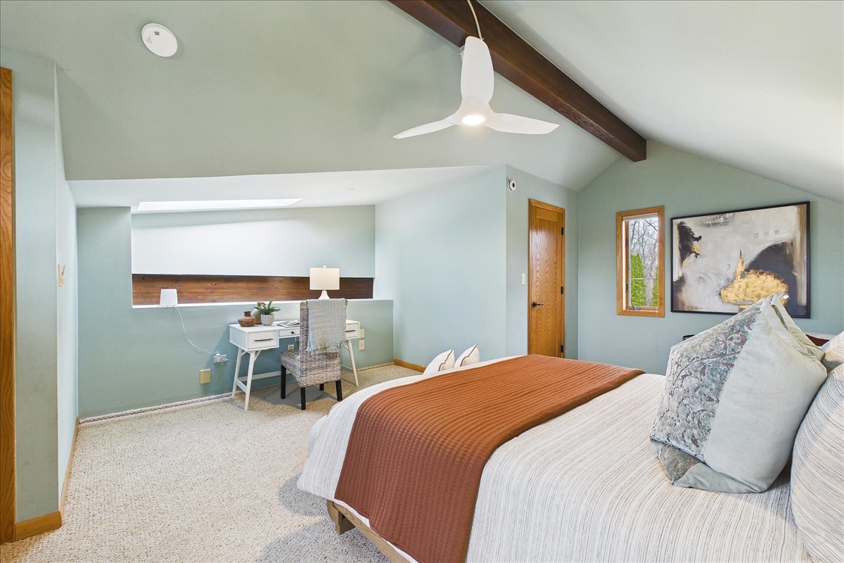 131 West Everett Road Lake Forest, IL 60045 - Photo 22 of 43 a bedroom with a bed and a lamp