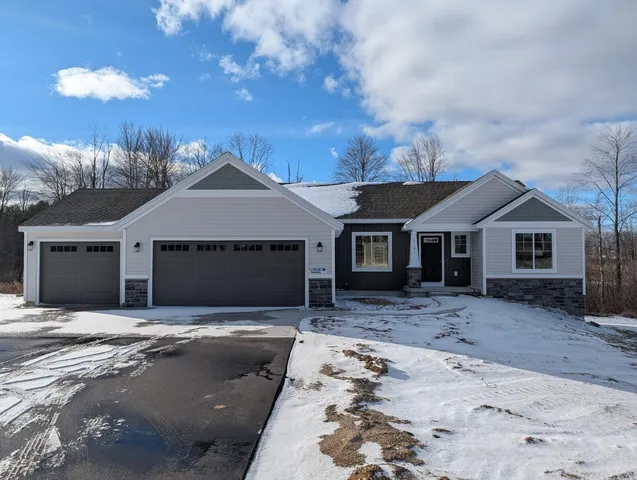 $549,900 | 3101 Lincoln Lake Avenue Northeast, Lowell, MI 49331