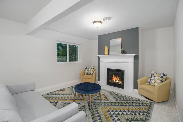 $549,900 | 3101 Lincoln Lake Avenue Northeast, Lowell, MI 49331