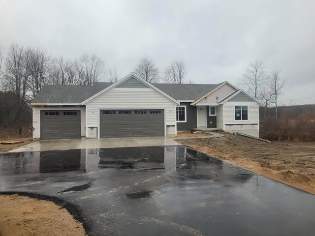 $549,900 | 3101 Lincoln Lake Avenue Northeast, Lowell, MI 49331