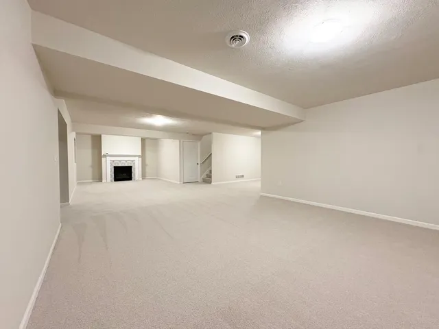 $549,900 | 3101 Lincoln Lake Avenue Northeast, Lowell, MI 49331