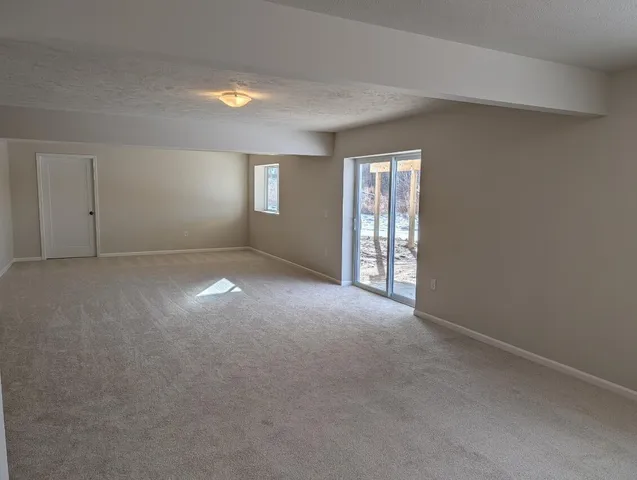 $549,900 | 3101 Lincoln Lake Avenue Northeast, Lowell, MI 49331