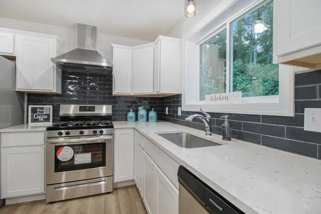 $549,900 | 3101 Lincoln Lake Avenue Northeast, Lowell, MI 49331