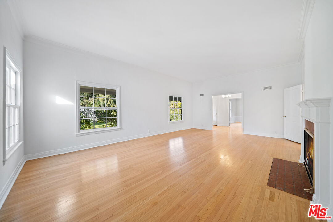 109 Homewood Road Los Angeles, CA 90049 - Photo 7 of 30