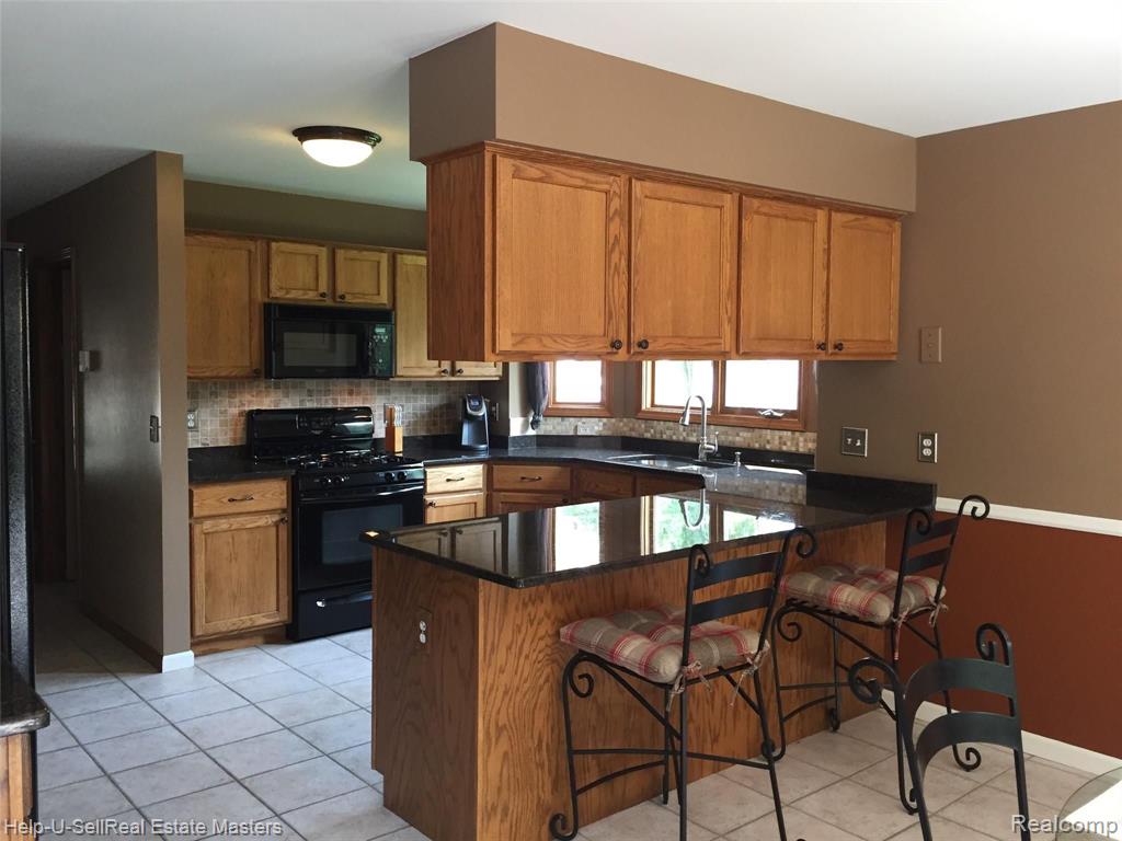 49241 Monte Road Chesterfield, MI 48047 - Photo 9 of 37