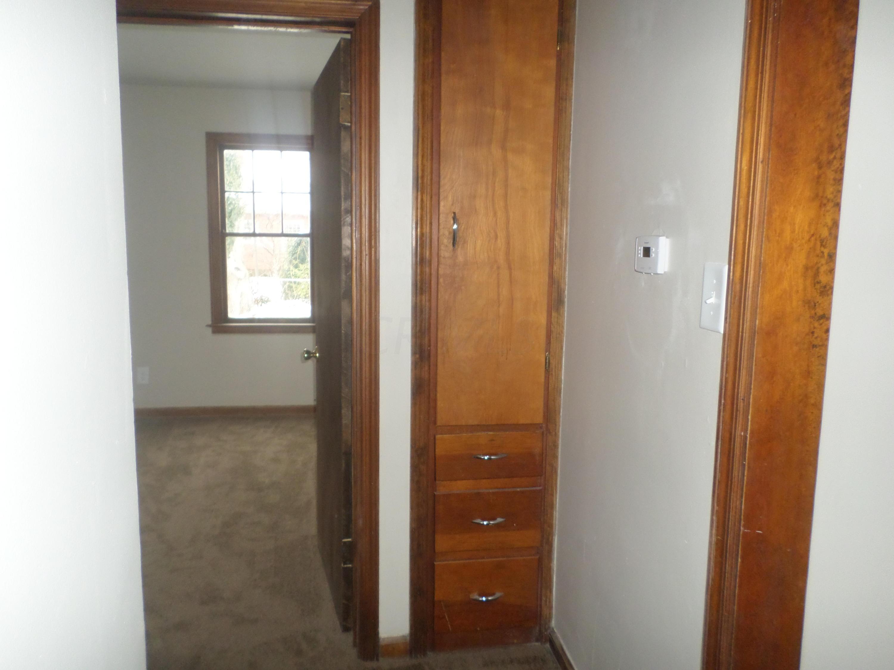 664 South James Road Columbus, OH 43213 - Photo 11 of 19