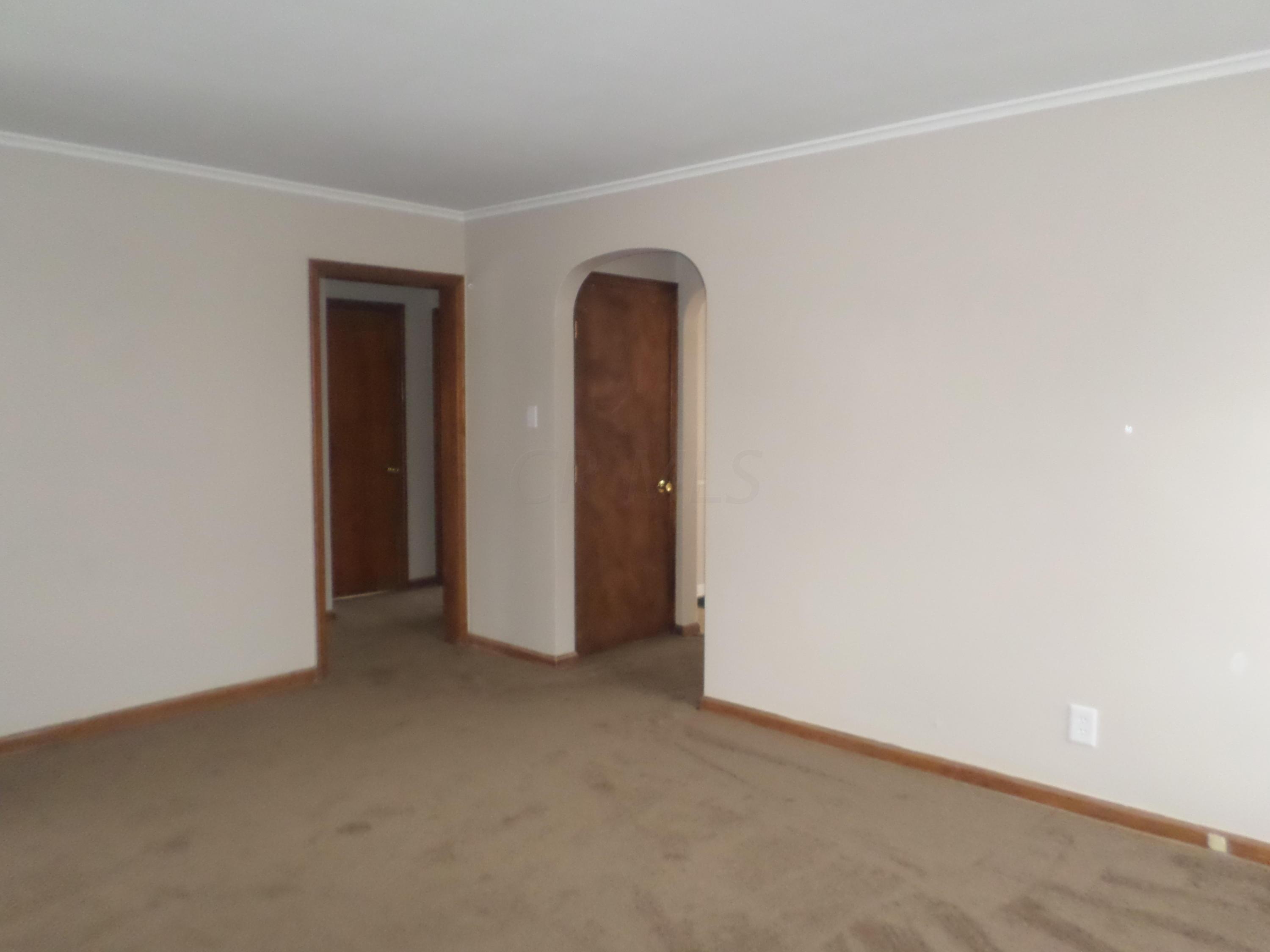 664 South James Road Columbus, OH 43213 - Photo 3 of 19
