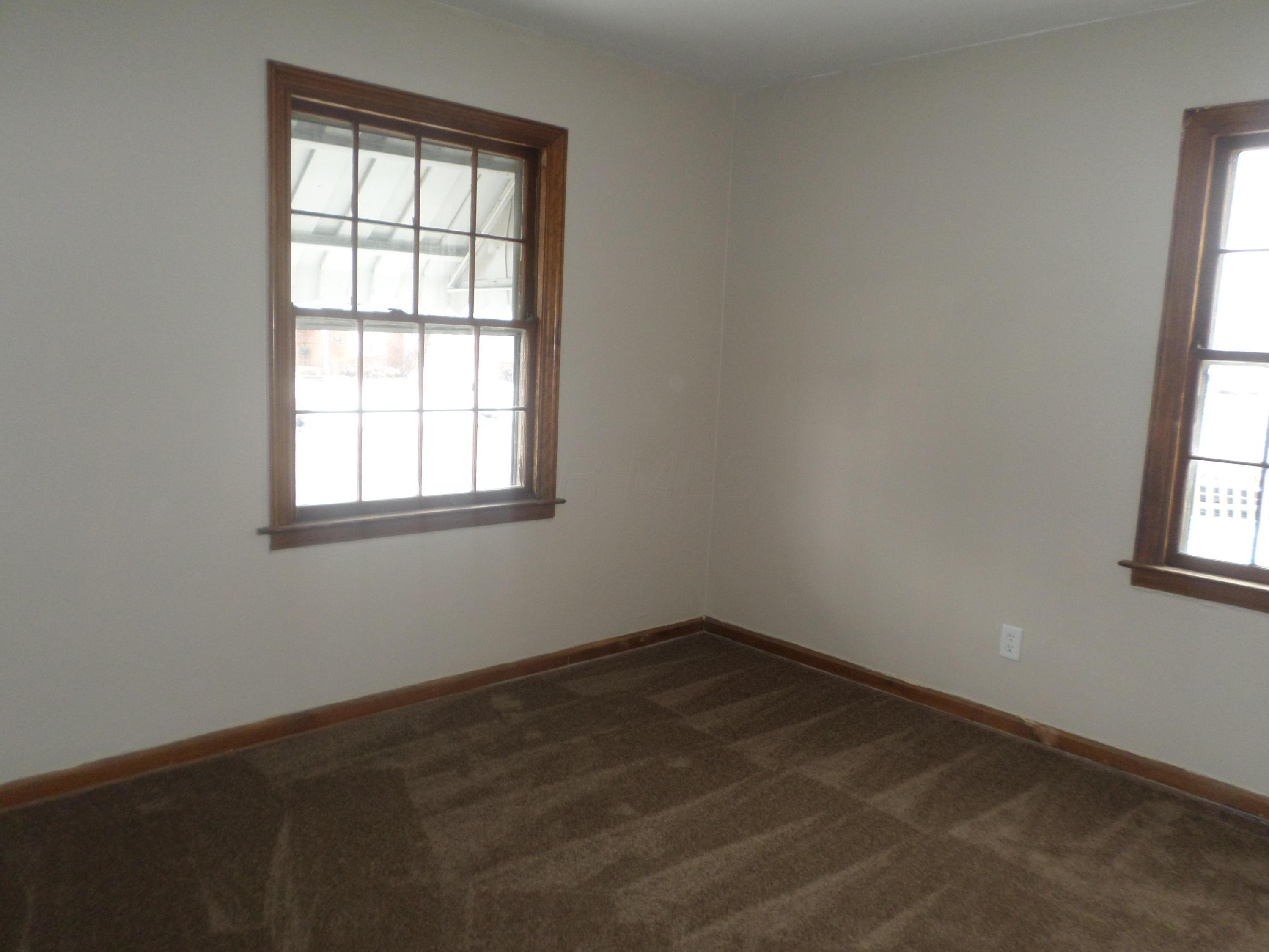 664 South James Road Columbus, OH 43213 - Photo 8 of 19