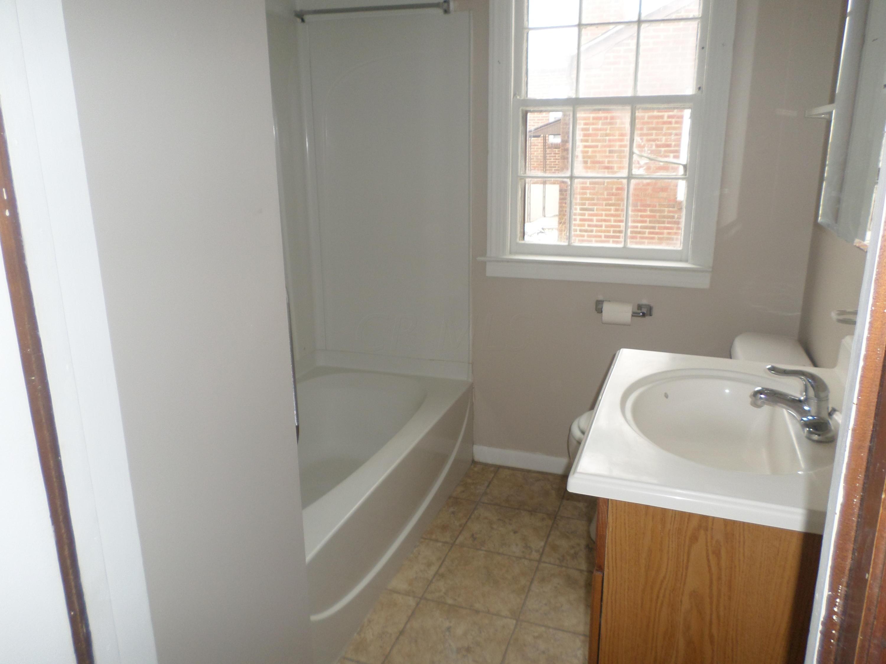 664 South James Road Columbus, OH 43213 - Photo 9 of 19