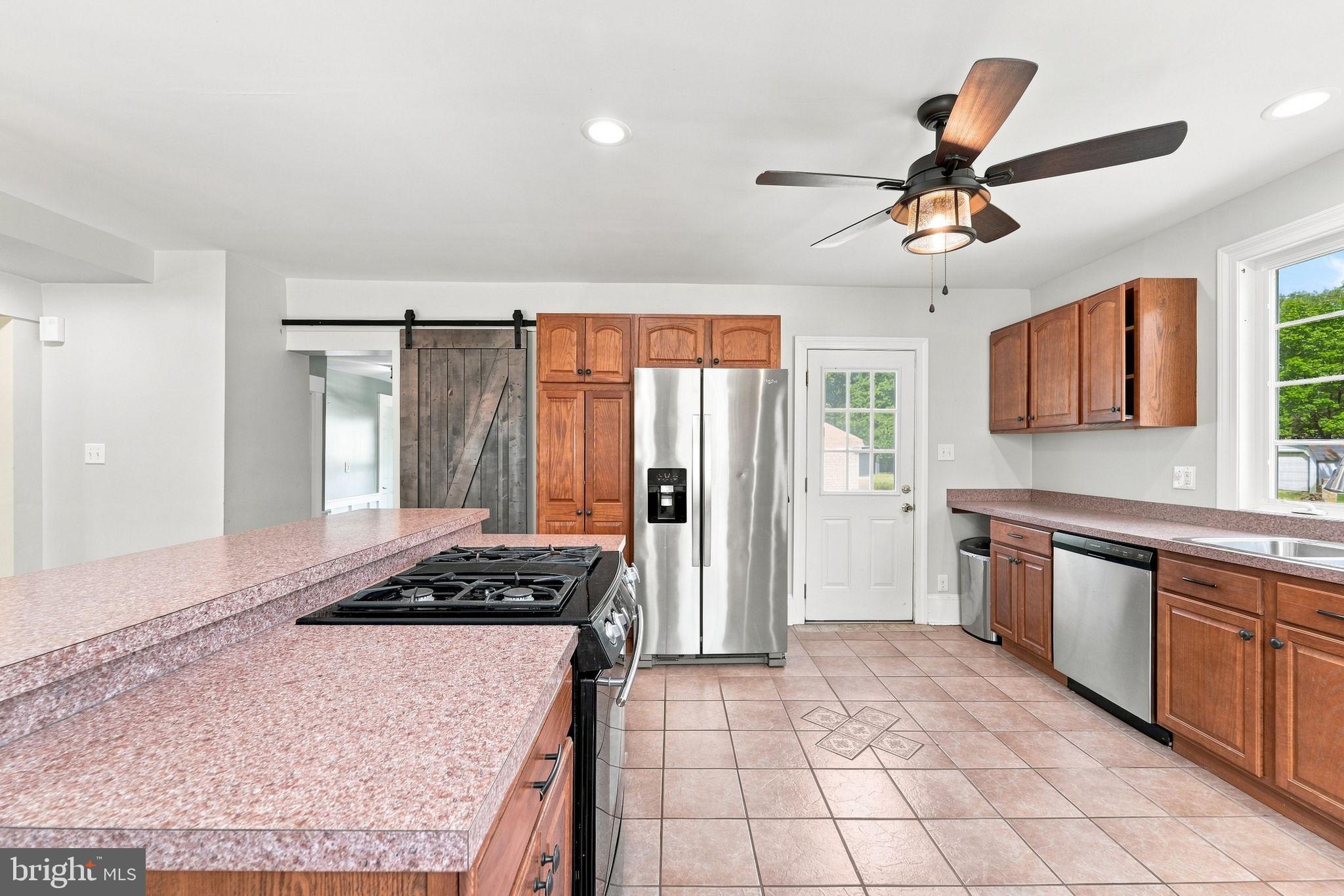 8 Seeley Road Bridgeton, NJ 08302 - Photo 10 of 44 Modern kitchen with rustic charm.