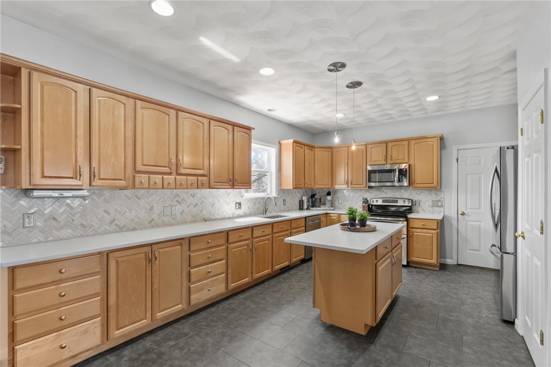 25 Red Hawk Drive Cranston, RI 02921 - Photo 9 of 44