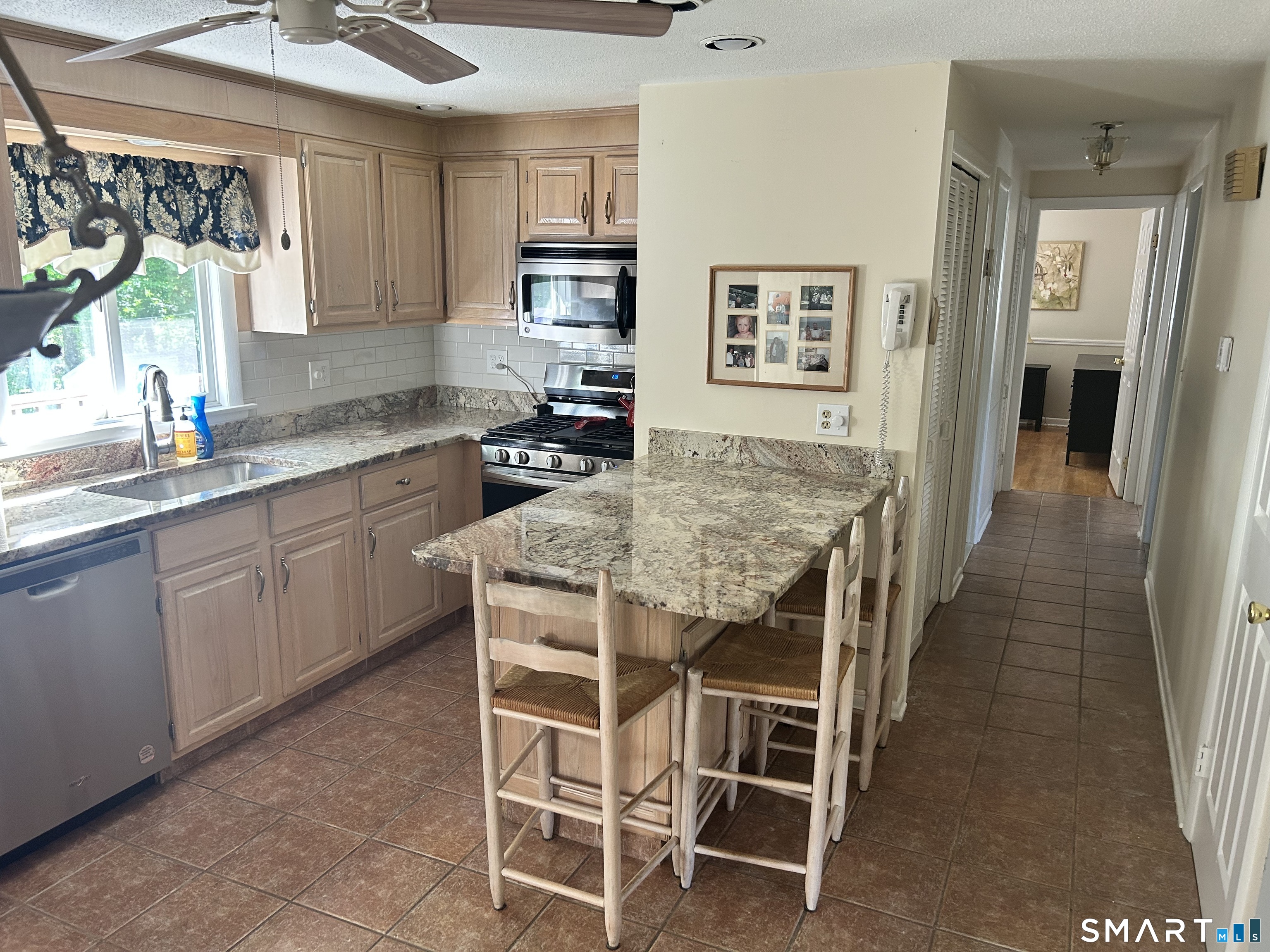 21 Parklawn Circle Waterbury, CT 06708 - Photo 2 of 13