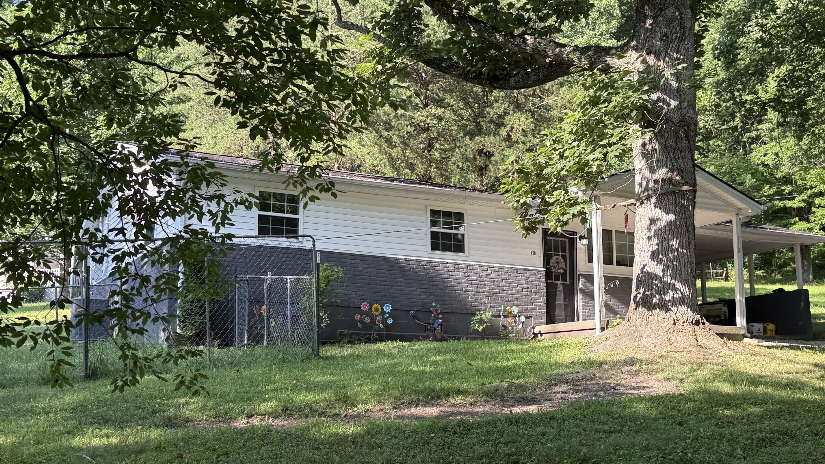 766 Mt Vernon Road Berea, KY 40403 - Photo 2 of 10 IMG_5612