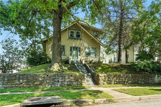 $260,000 | 101 South Willis Avenue, Independence, MO 64050