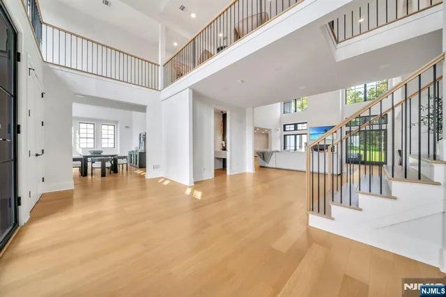 a view of an entryway with livingroom