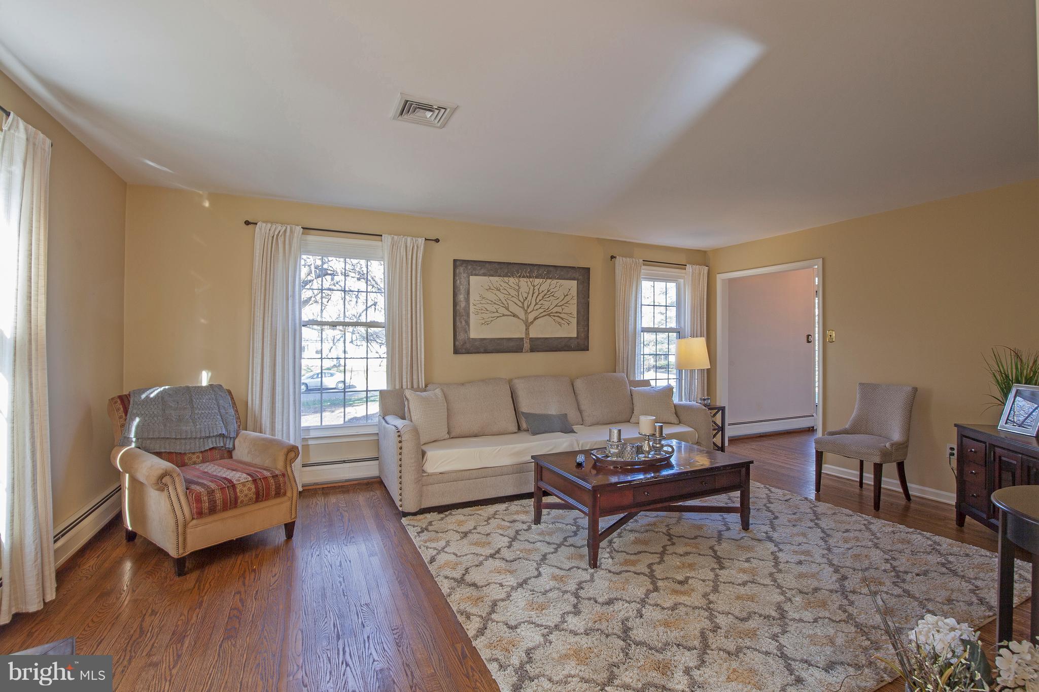 44 Pinevale Road Doylestown, PA 18901 - Photo 11 of 21 Living Room