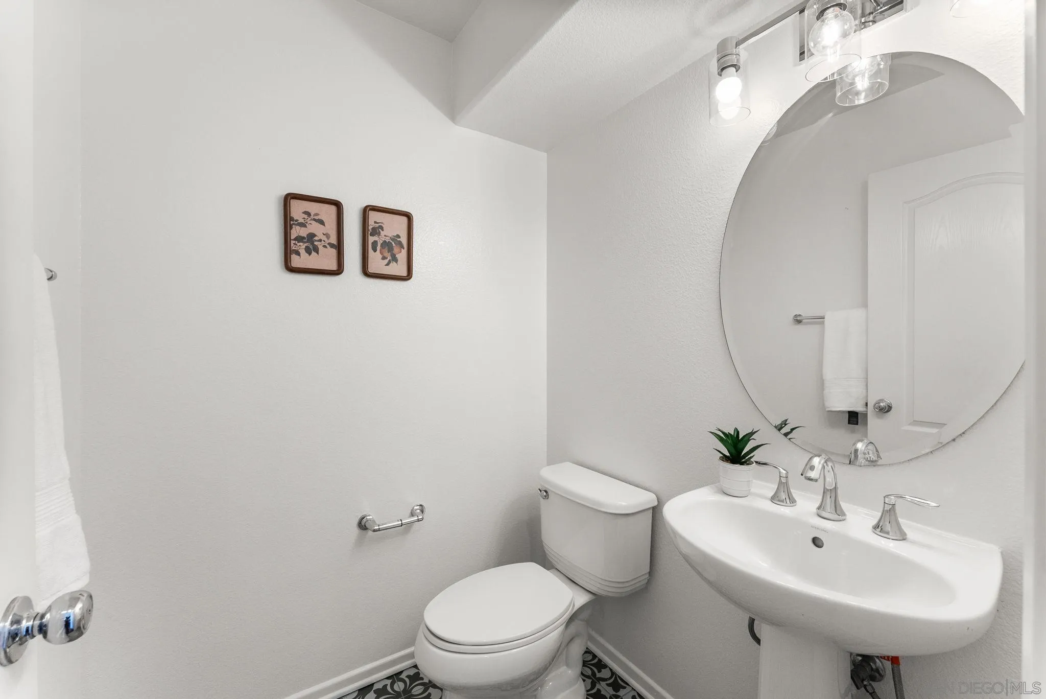 10103 Little Leaf Lane Santee, CA 92071 - Photo 17 of 48 Half bathroom off main living area