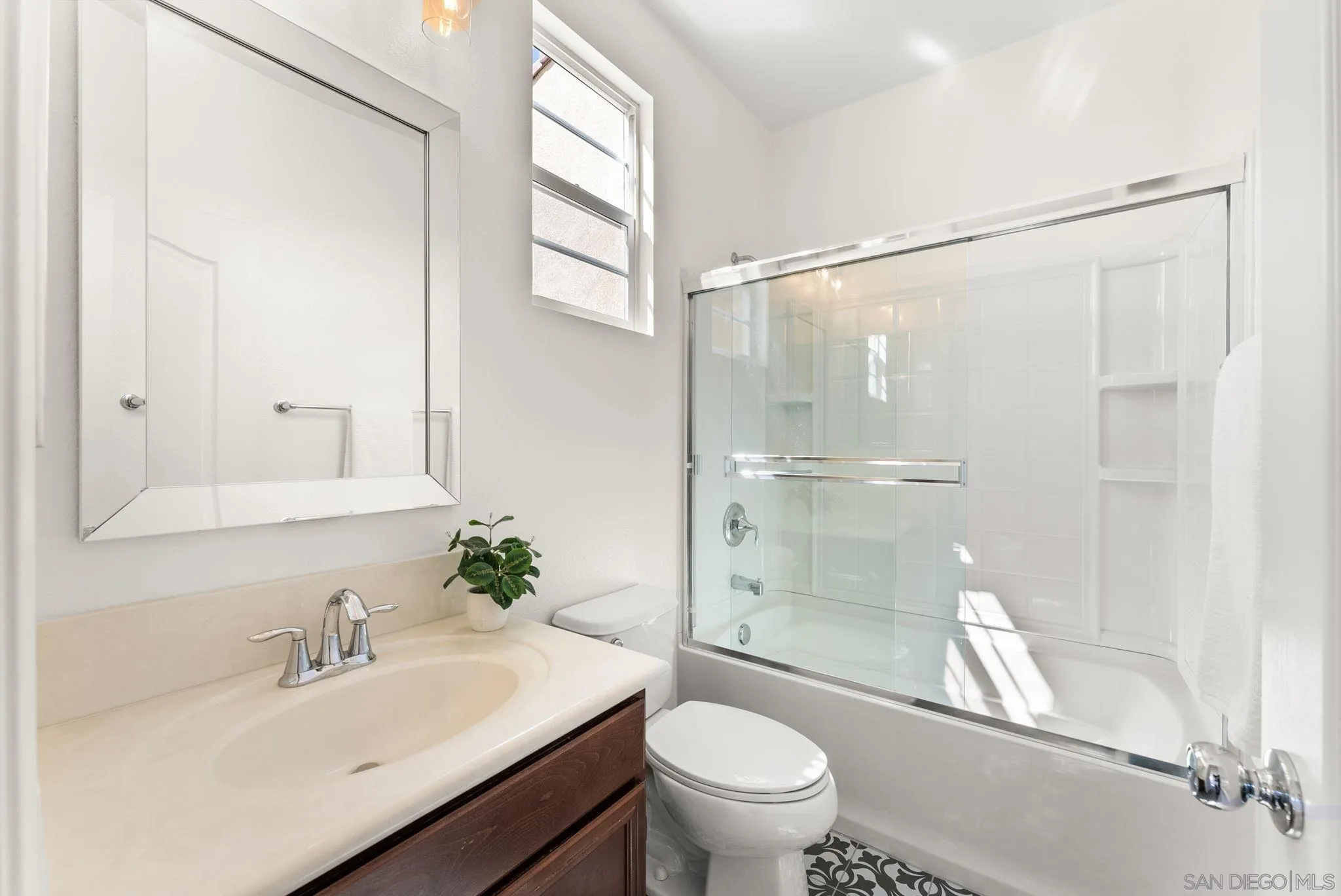 10103 Little Leaf Lane Santee, CA 92071 - Photo 20 of 48 Bathroom off upstairs bedroom
