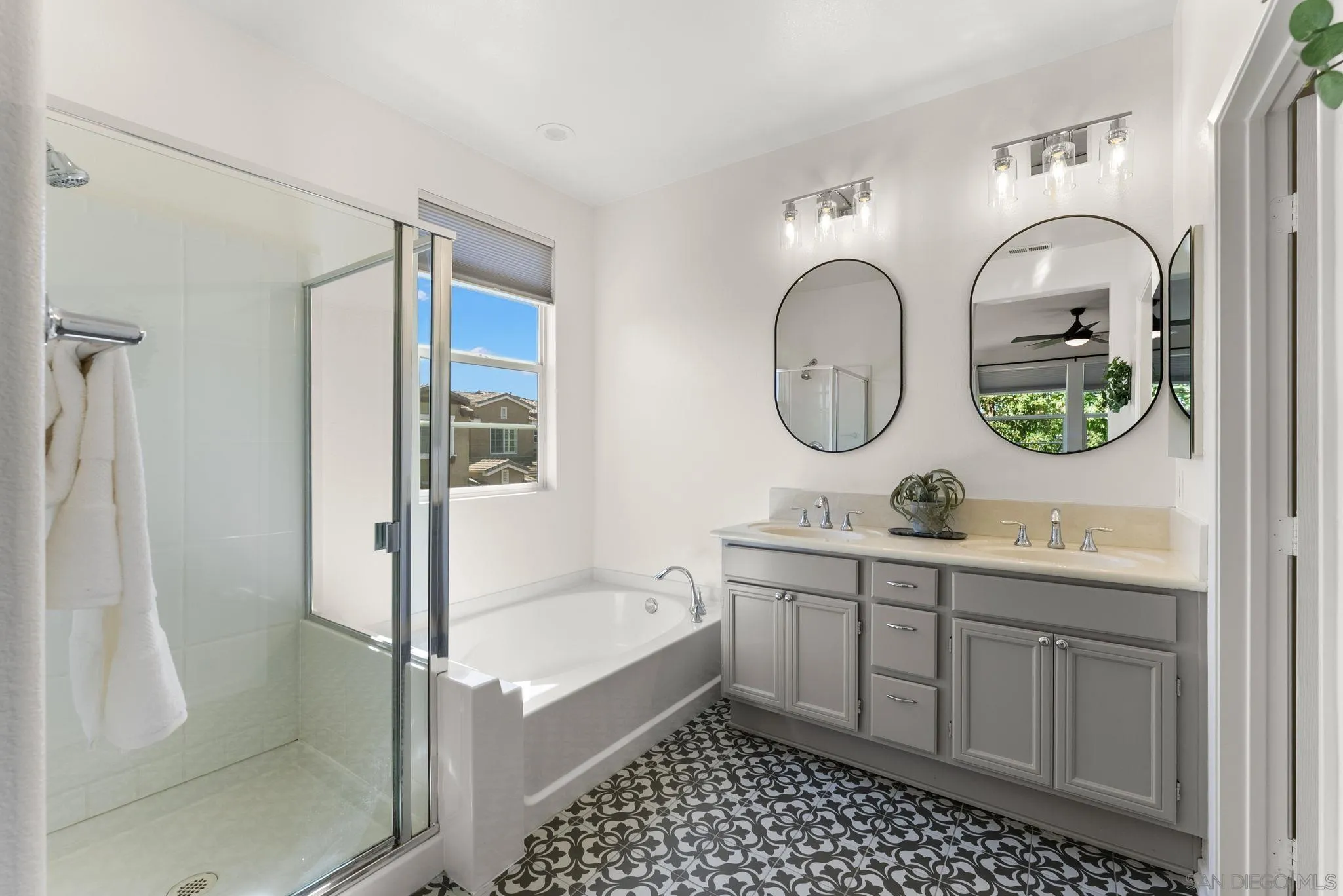 10103 Little Leaf Lane Santee, CA 92071 - Photo 25 of 48 Primary Bath/Spa