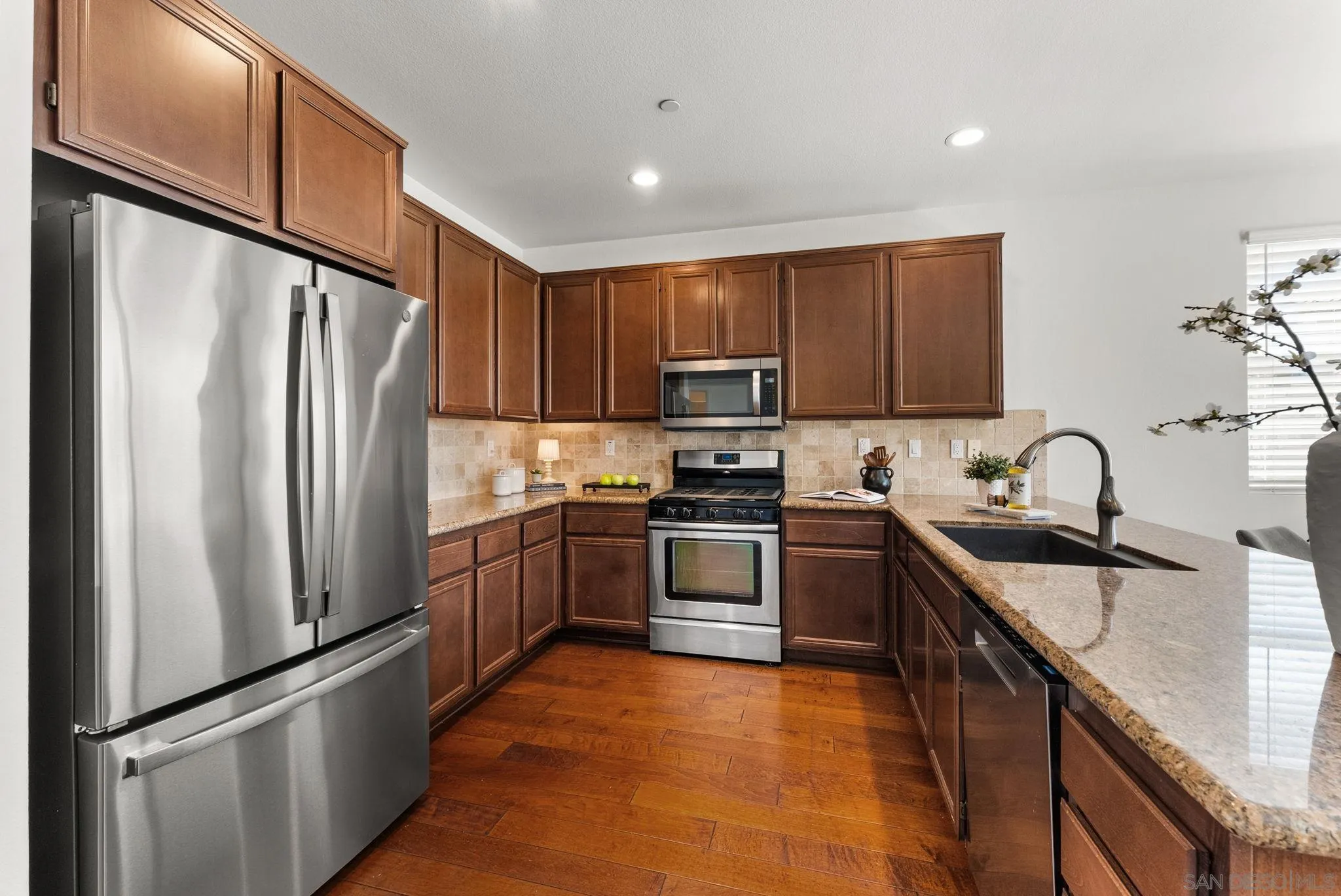 10103 Little Leaf Lane Santee, CA 92071 - Photo 8 of 48 Kitchen