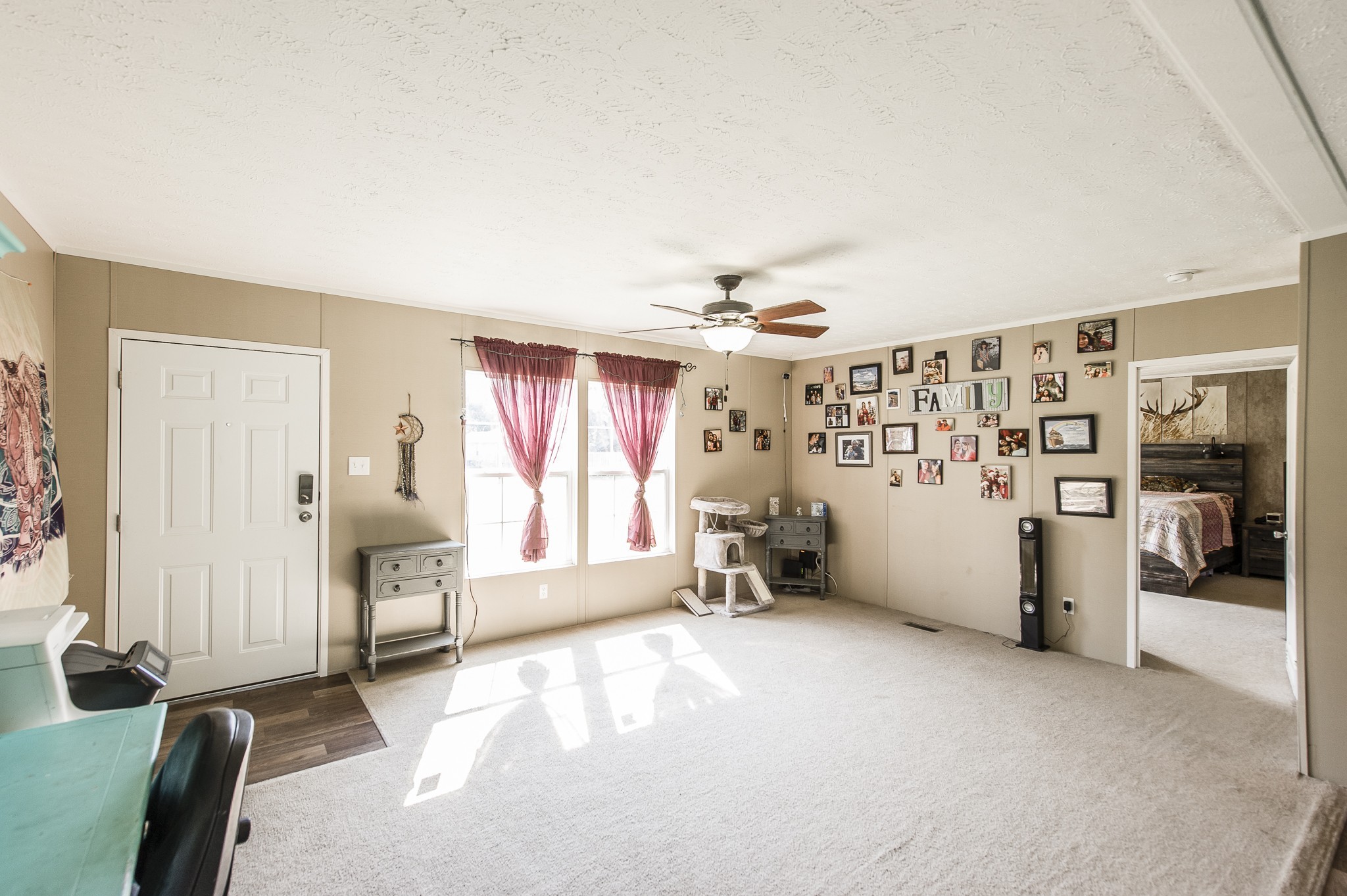 537 Bob Perry Road Bethpage, TN 37022 - Photo 13 of 63 a view of livingroom with furniture and white walls