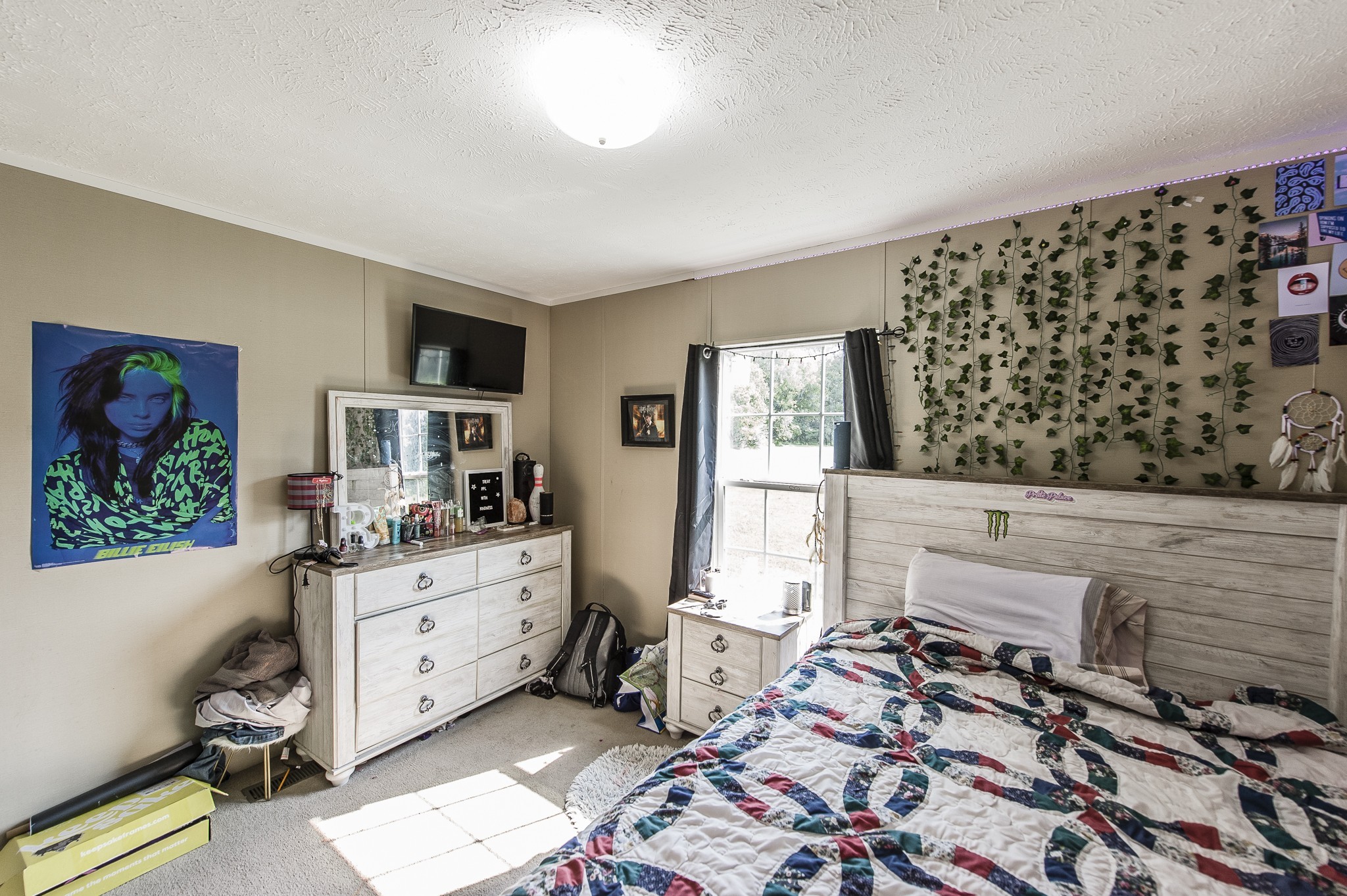 537 Bob Perry Road Bethpage, TN 37022 - Photo 40 of 63 a bed room with a bed and a window