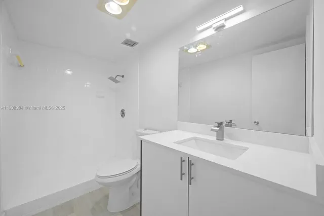 $285,000 | Hillcrest Country Club Apartments, Hollywood, FL 33021