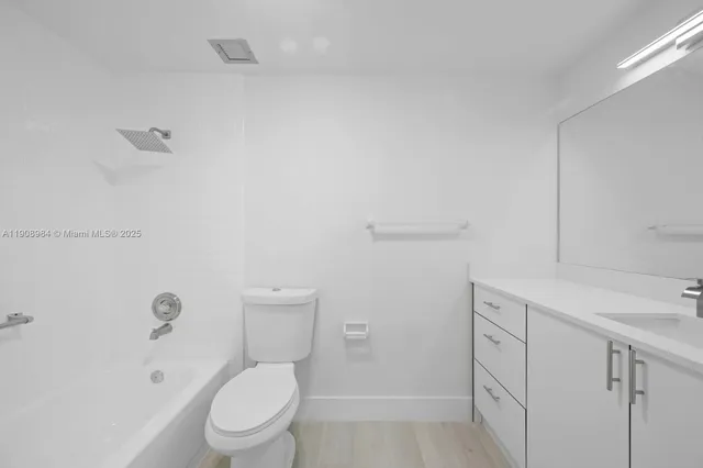 $285,000 | Hillcrest Country Club Apartments, Hollywood, FL 33021